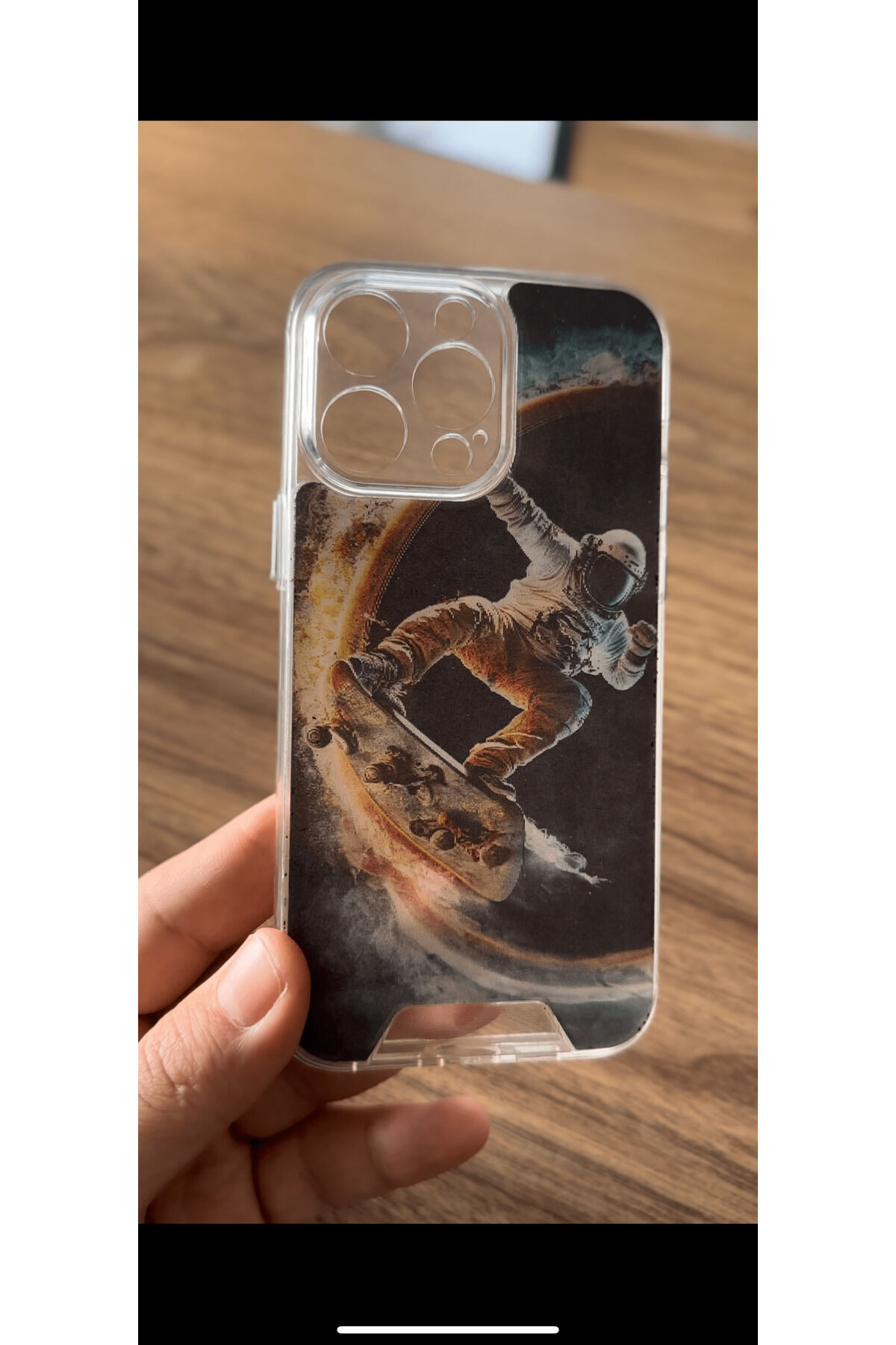 İphone 14 Promax Uyumlu Hareketli Kapak 3 Boyutlu  Slikon Kapak ( Türkiye’de İlk )Astronot Kılıf