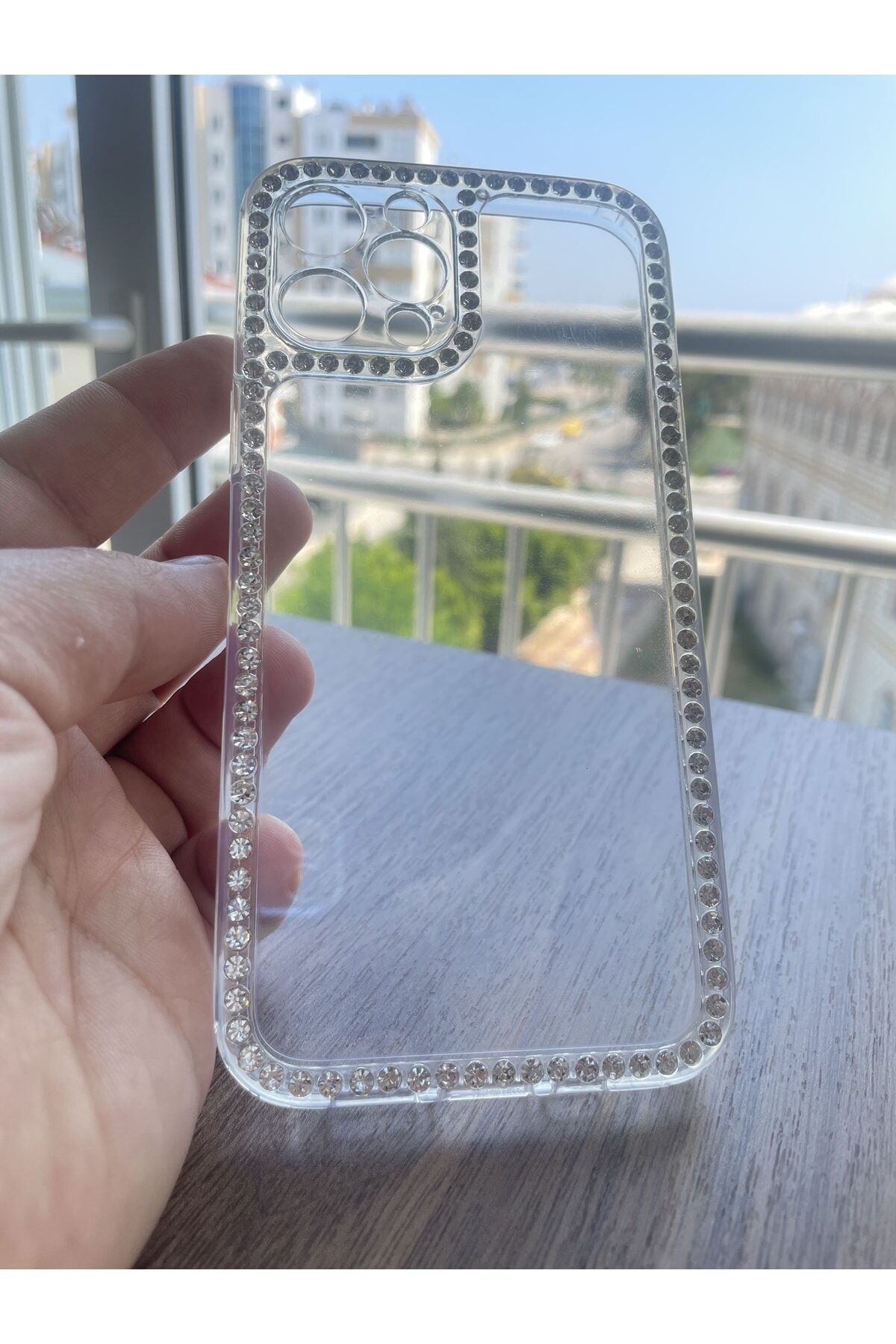 Iphone 12 Kenarları Taşlı Kılıf Beyaz